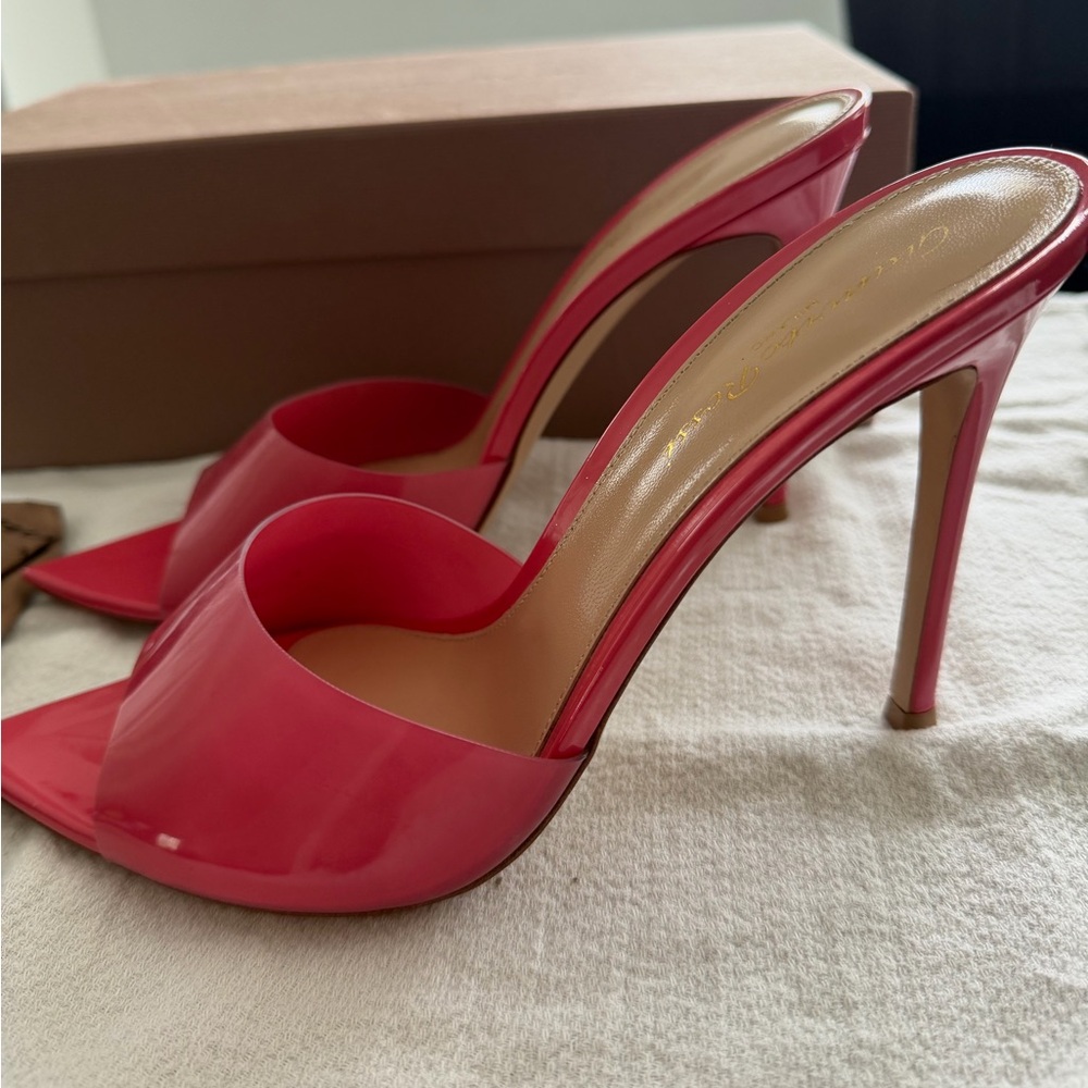 Pink Gianvito Rossi heels for sale! In good condition. Size 38.5! - Picture 3 of 4